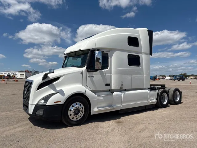 2019 Volvo VNL860 6x4 T/A Sleeper Truck Tractor