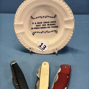 (3) JACK KNIVES IN ASH TRAY