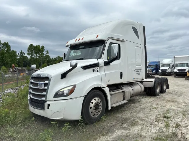 2018 Freightliner Cascadia 126 6x4 T/A Sleeper Truck Tractor
