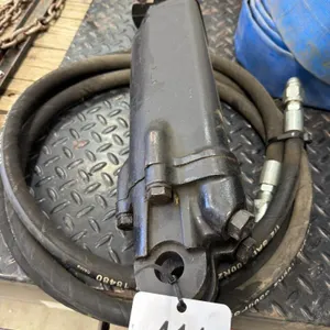 Hydraulic hose and cylinder