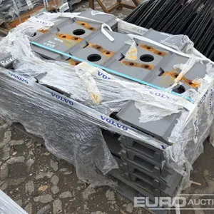 Unused Pallet of 600mm Steel Tracks, Volvo Part NR 14615120 