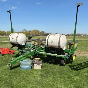 JOHN DEERE 7000 6 ROW PLANTER