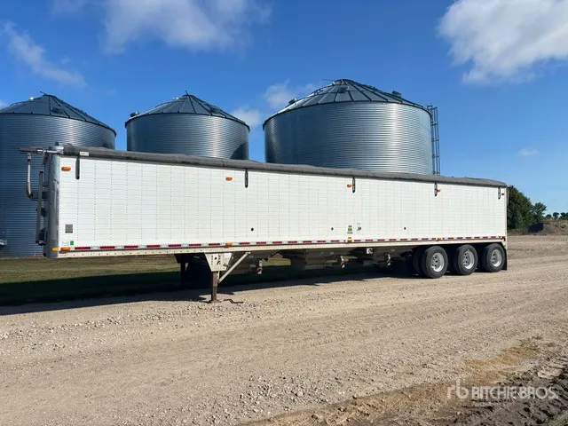 2014 Wilson Pacesetter 48 ft Tri/A Grain Trailer