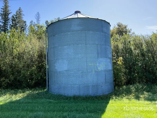 Westland +/- 3000 bu 6 Ring Grain Bin