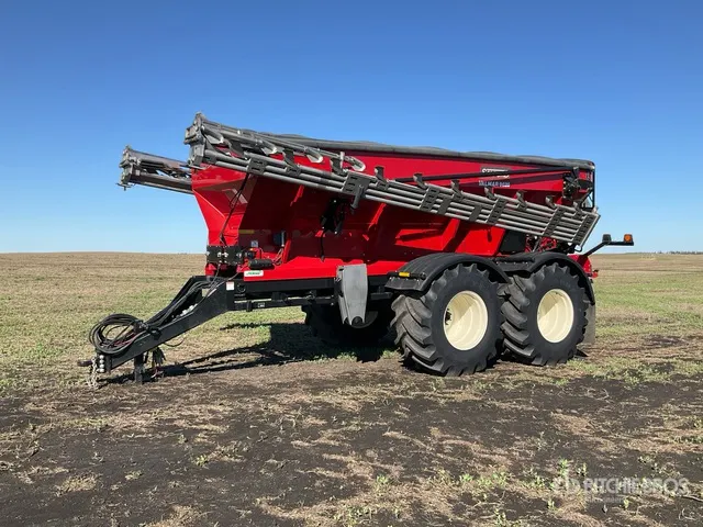 2020 Salford Valmar 9620 72 ft T/A Fertilizer Spreader