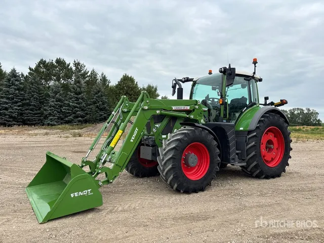 2022 Fendt 718 Vario 4WD Tractor