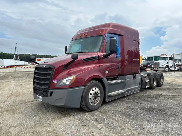 2020 Freightliner Cascadia 126 6x4 T/A Sleeper Truck Tractor (Inoperable)