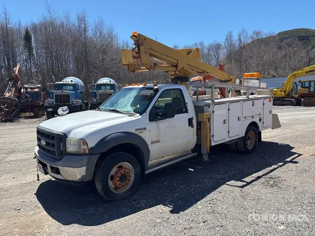 2004 Versalift SST37ENH 37 ft on 2005 Ford F-550 4x2 Bucket Truck (Inoperable)