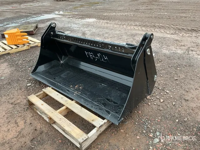 2026 GIYI GY-KH72F 72 in Multi-Purpose Skid Steer Bucket (Unused)