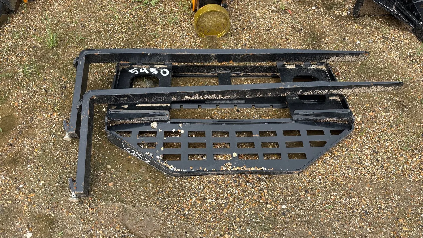 GIYI DHC 60IN FORK FRAME WITH FORKS