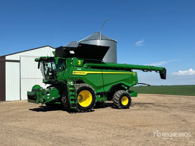 2023 John Deere X9 1100 Signature Edition Combine Harvester