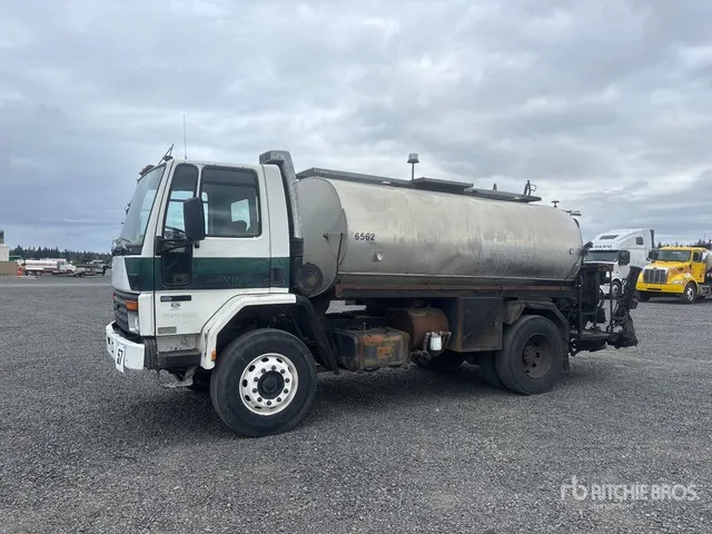 1988 Bearcat BC-401 2100 gal on 1987 Ford 4x2 Asphalt Distributor Truck