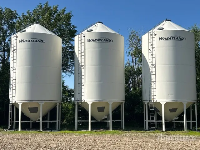Wheatland +/- 4000 bu Smooth Wall Hopper Grain Bin