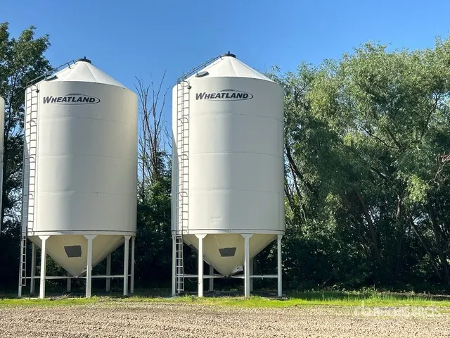 Wheatland +/- 4000 bu Smooth Wall Hopper Grain Bin