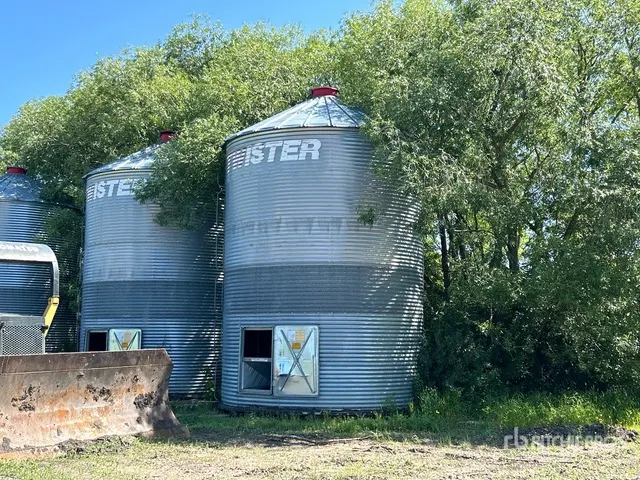 Twister +/- 1600 bu 6 Ring Grain Bin