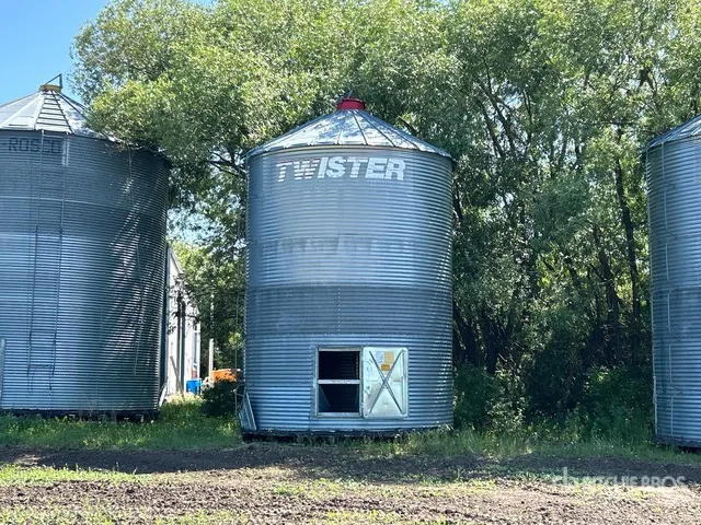 Twister +/- 1600 bu 6 Ring Grain Bin