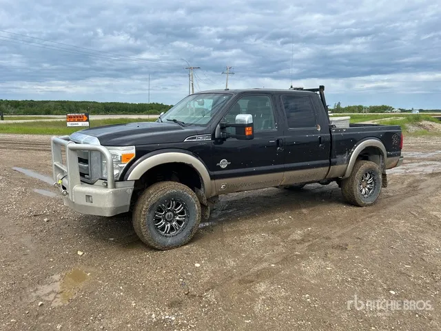 2013 Ford F-350 Lariat 4x4 Crew Cab Pickup