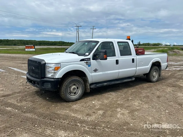 2011 Ford F-350 Super Duty 4x4 Crew Cab Pickup