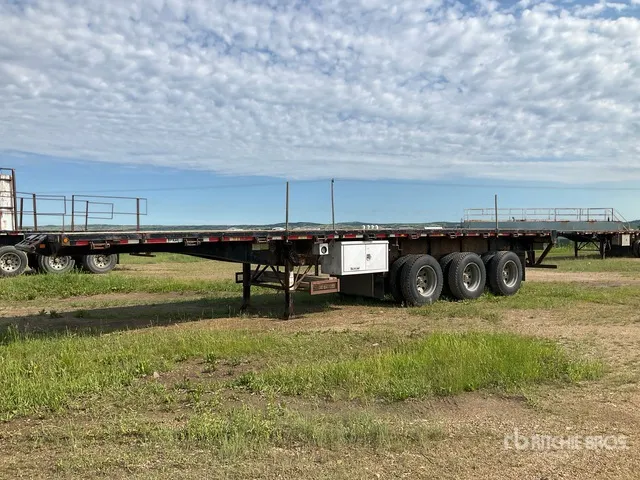 2013 Lode King 40 ft Tri/A Flatbed Trailer