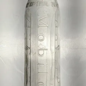 VACUUM OIL COMPANY EMBOSSED GARGOYLE MOBILOIL IMPERIAL QUART OIL BOTTLE