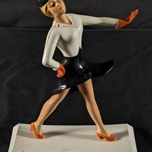 STORE DISPLAY COUNTERTOP FIGURAL WOMAN SIGN HOLLYWOOD VASSARETTE BRAS & GIRDLES