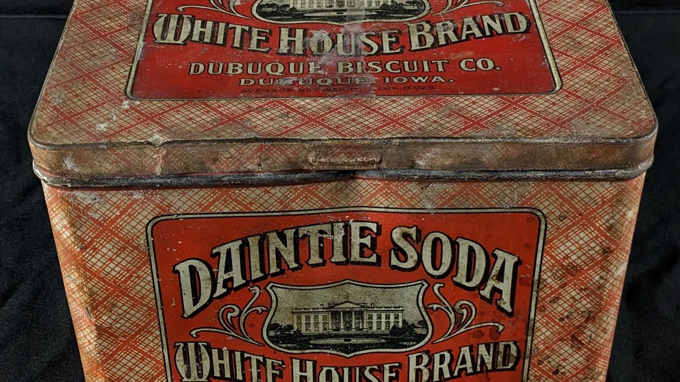 2# 8OZ TIN LITHO BIN DAINTIE SODA WHITE HOUSE BRAND DUBUQUE BISCUIT CO IOWA CRACKER