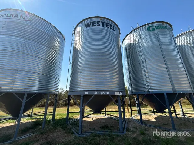Westeel +/- 3200 bu 5 Ring Hopper Grain Bin