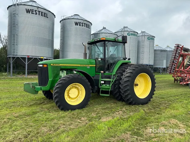 John Deere 8200 4WD Tractor