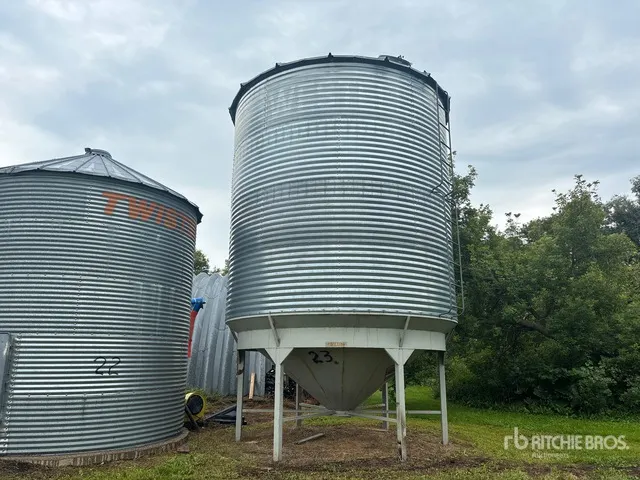 Westeel +/- 2400 bu 4 Ring Hopper Grain Bin
