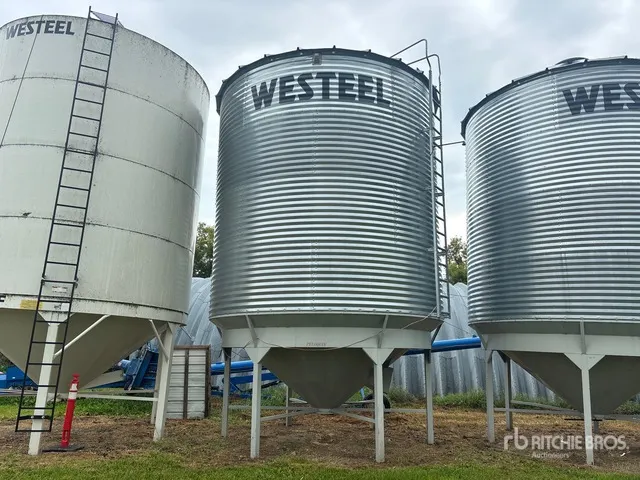 Westeel +/- 2400 bu 4 Ring Hopper Grain Bin