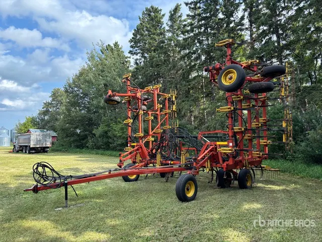 1994 Bourgault 8800 40 ft Cultivator