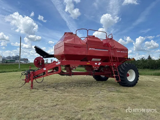 Morris C2 Tow-Between Air Cart