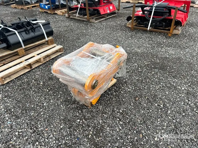 2026 GIYI Hydraulic Quick Coupler - Fits Cat 320 (Unused)