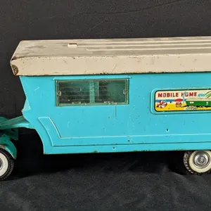 PRESSED STEEL TOY TRUCK NYLINT FORD NO 6600 MOBILE HOME