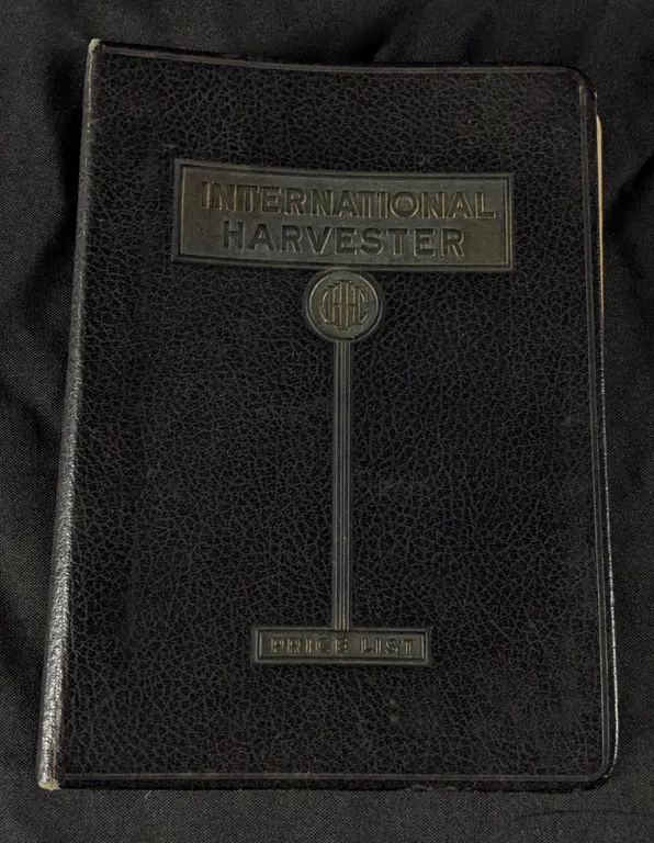 1940 INTERNATIONAL HARVESTER MCCORMICK DEERING EQUIPMENT PRICE LIST TRACTORS TRUCKS ENGINES WAGONS ETC