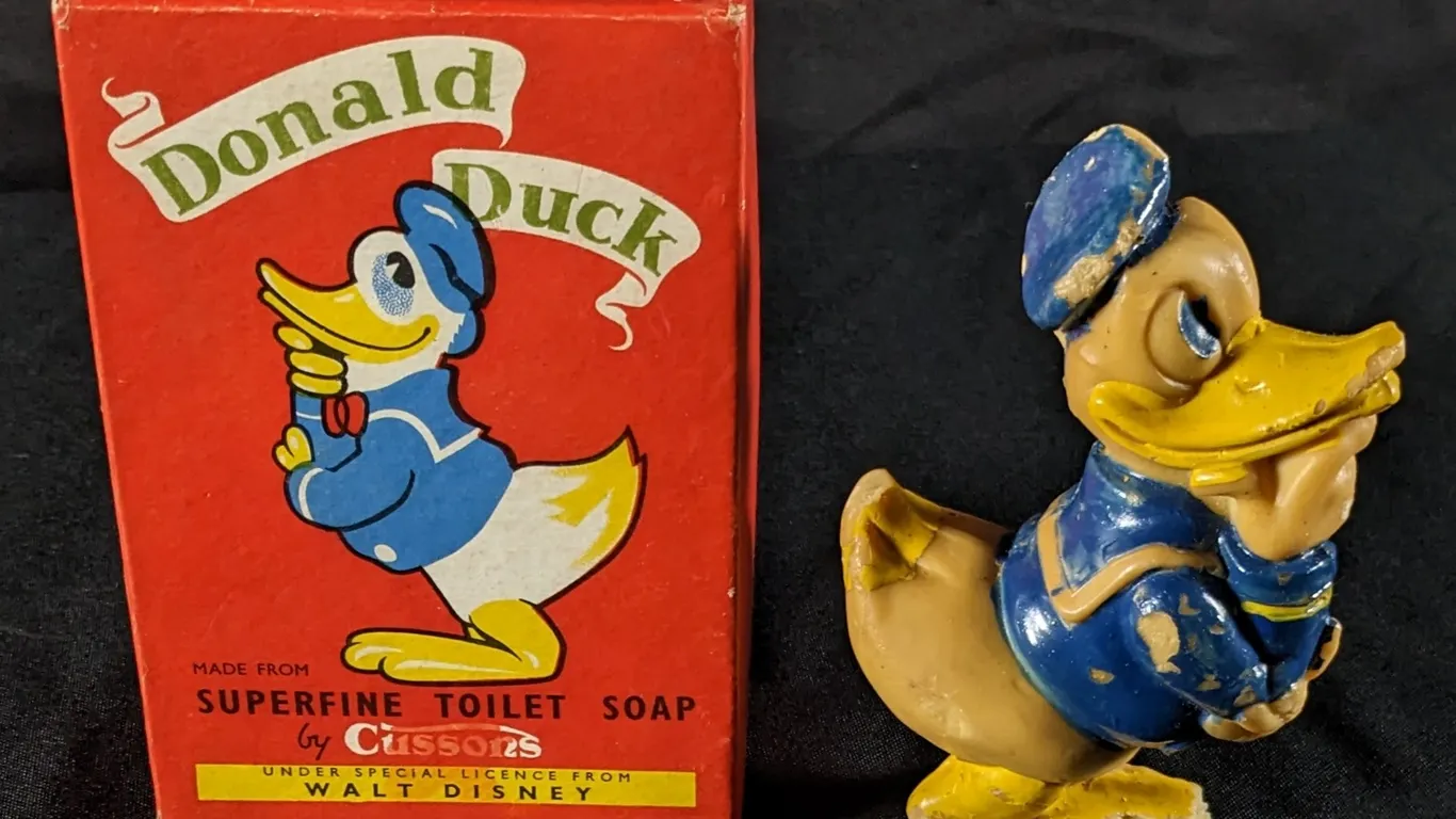 VINTAGE WALT DISNEY DONALD DUCK SUPERFINE TOILET SOAP & ORIGINAL BOX