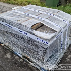 Pallet of 750mm Steel Tracks, Volvo Part Nr 14735616 (51 of) 