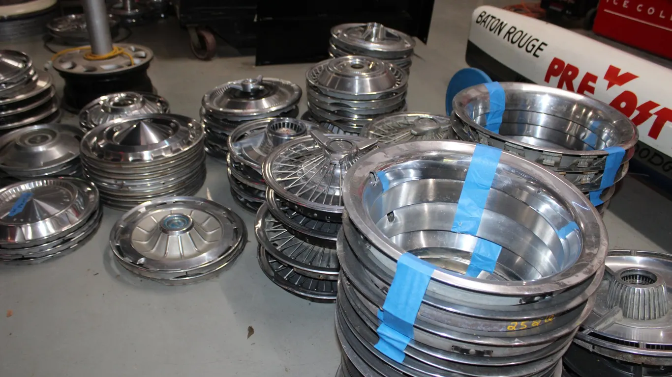 VINTAGE HUBCAP LOT