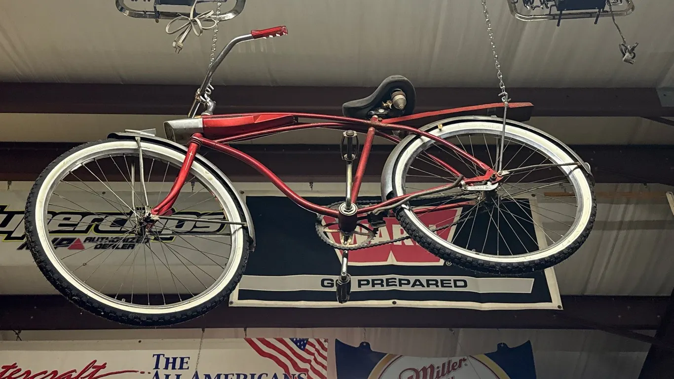 VINTAGE BICYCLE DISPLAY