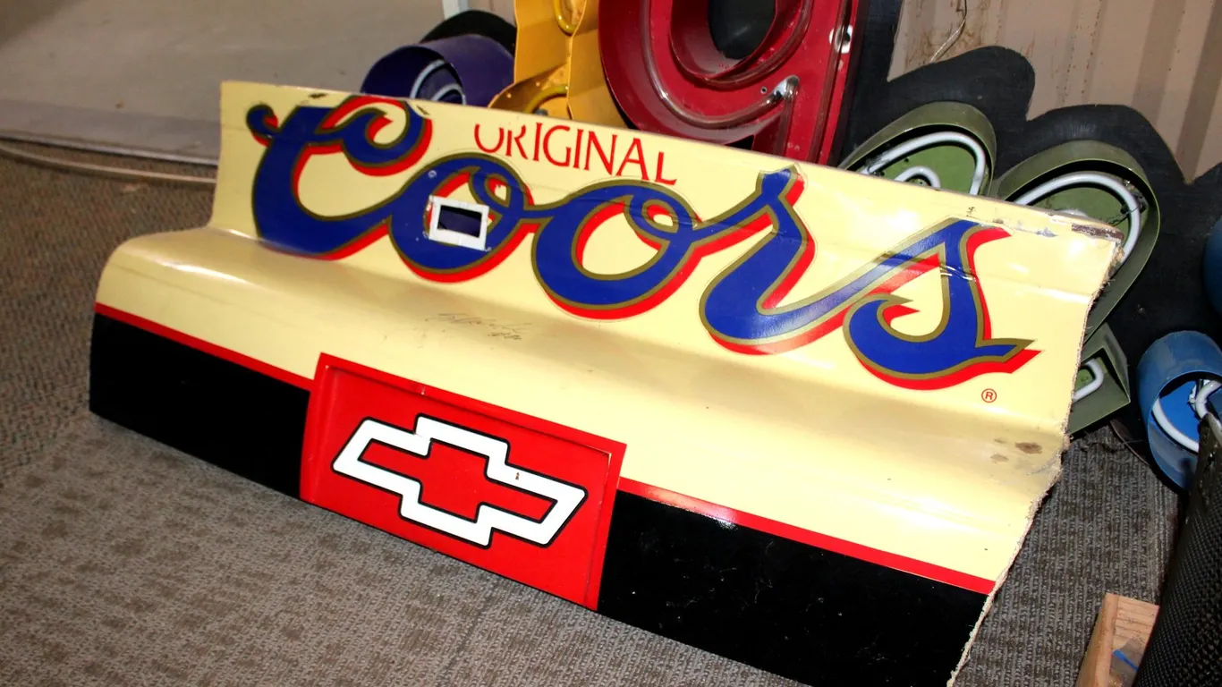 VINTAGE COLLECTIBLE ITEM