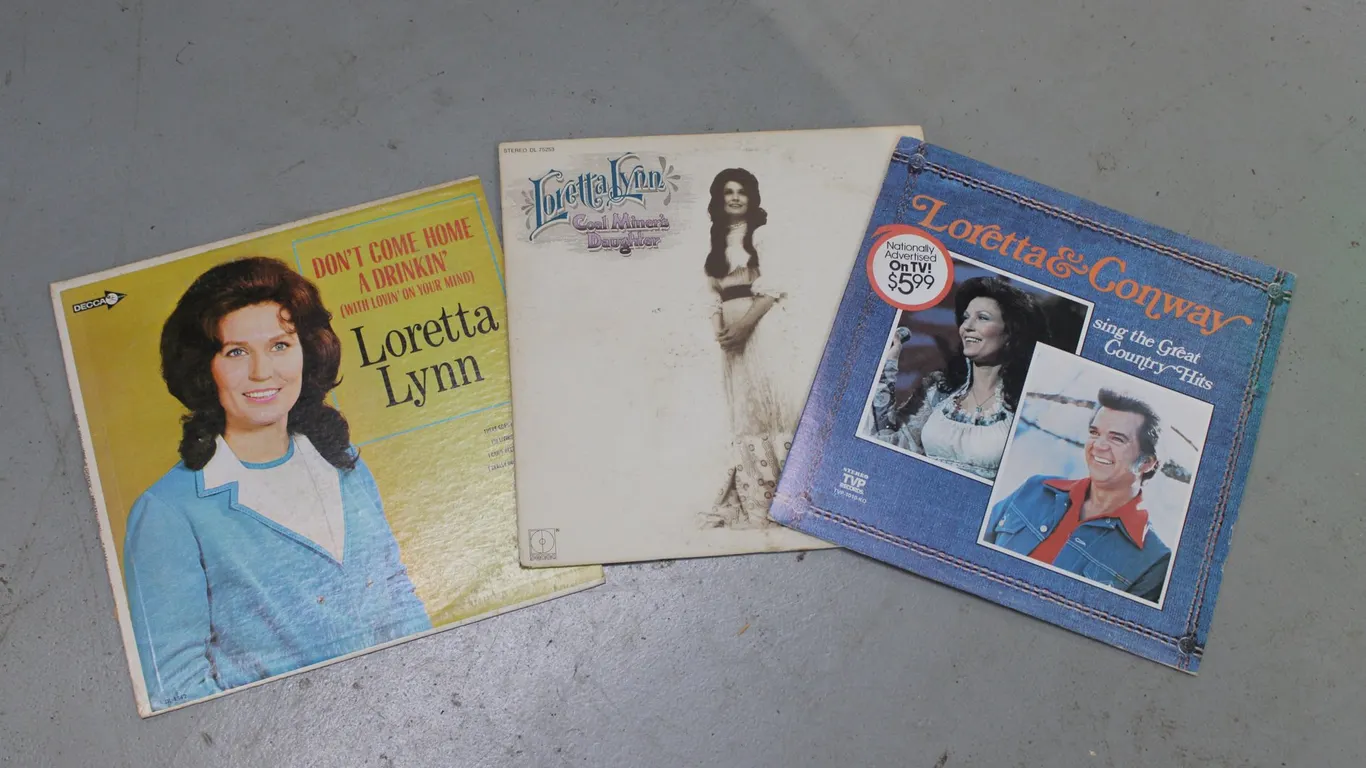 COUNTRY MUSIC RECORD ALBUM LOT