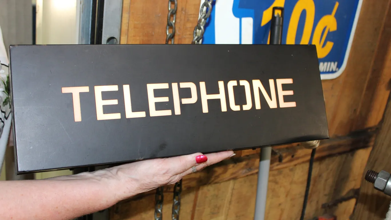 TELEPHONE SIGN