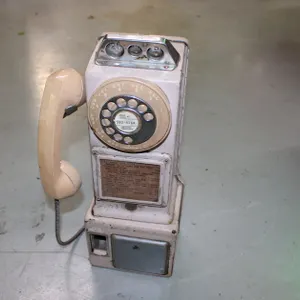 COIN-OPERATED PAY TELEPHONE