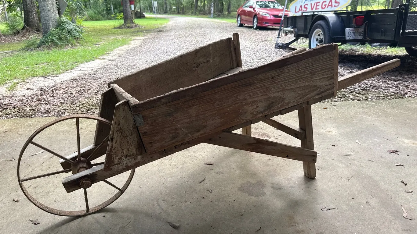 1930S WOODEN WHEELBARROW