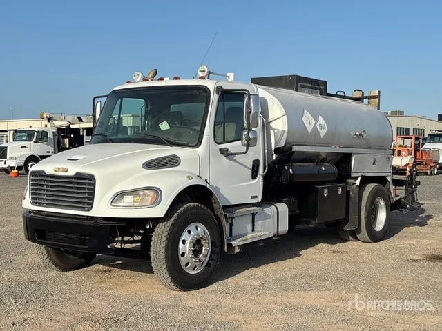 Etnyre 2000 gal on 2009 Freightliner M2 106 4x2 Asphalt Distributor Truck