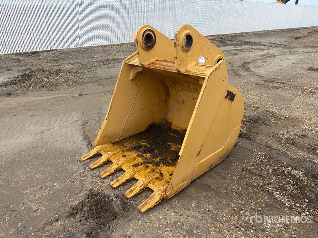 44 in Digging Excavator Bucket - Fits 20-25 Ton Excavator