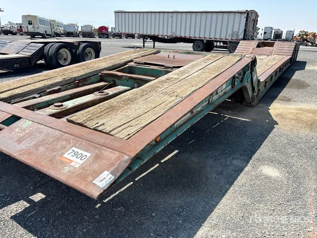1997 Load King 403 DFP 80000 lb 53 ft Tri/A Folding Neck Trailer
