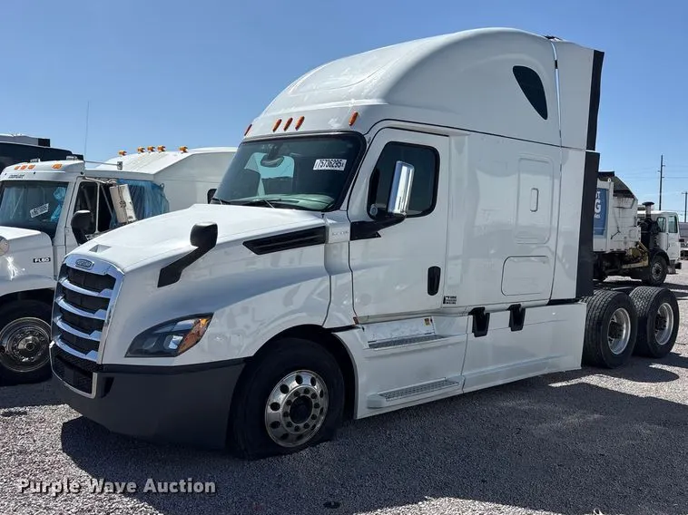 2018 Freightliner Cascadia semi truck