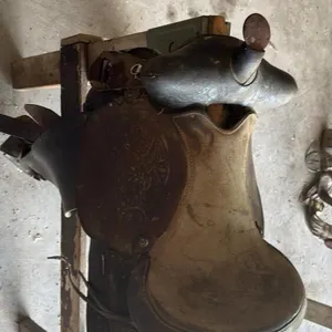 13” western saddle (D)