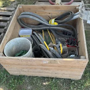 SKID OF ASSORTED JOHN DEERE COMBINE PARTS